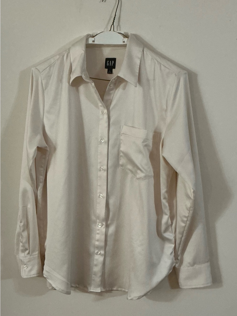 GAP Women’s Long-Sleeve Button-Down Boyfriend Shirt